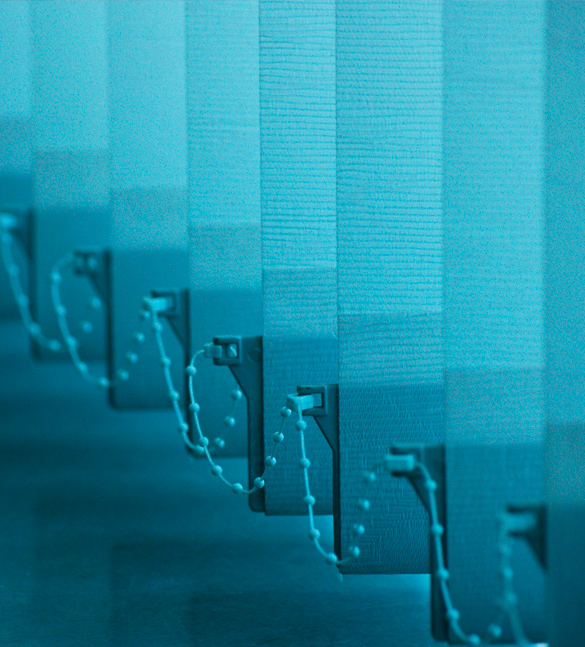 Estores e persianas de desenho, estores venezianos, estores de rolo, estores verticais, painéis deslizantes, brisas solares, compactos térmicos, persianas térmicas