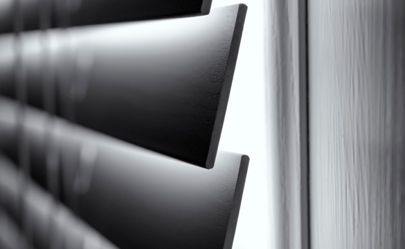 Estores e persianas de desenho, estores venezianos, estores de rolo, estores verticais, painéis deslizantes, brisas solares, compactos térmicos, persianas térmicas